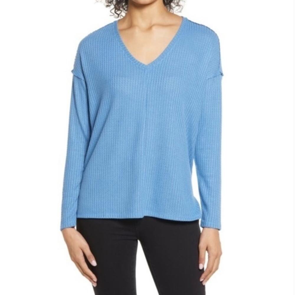 Gibsonlook Waffle Henley V-Neck Stitch Detail Top in Ocean Blue